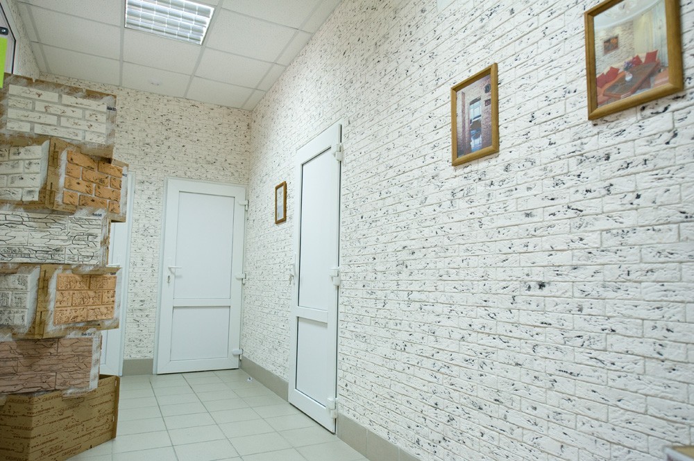 Декоративный кирпич для внутренней отделки коридора фото