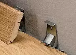 Крепеж для плинтуса Quick Step