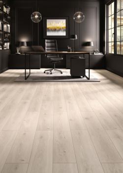 Дуб Бежевый O451 33 класс 8мм