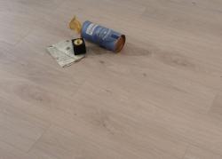 Дуб Бежевый 1217 34 класс 12мм