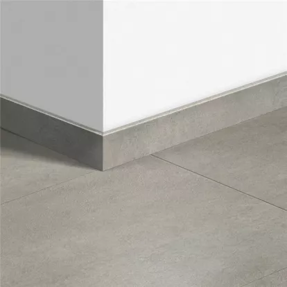 Изображение Плинтус Quick Step Бетон тёплый серый QSVSKRA40050 
