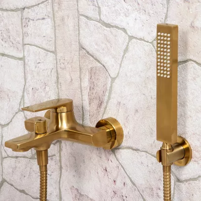 Изображение Сантехника WasserKRAFT Смеситель для ванны с коротким изливом Aisch 5501 