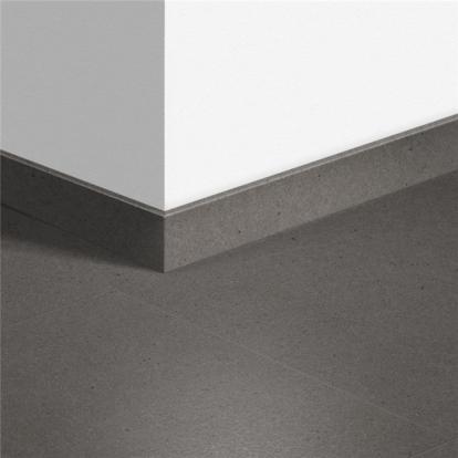 Изображение Плинтус Quick Step Минеральная крошка серая QSVSKRA40138 